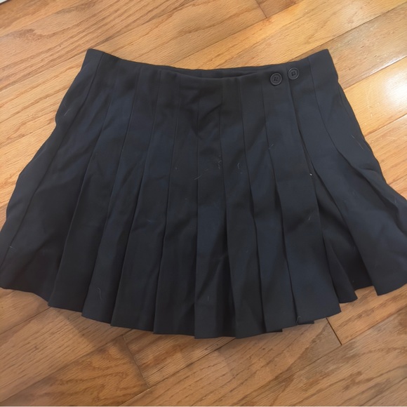 NWT Brandy Melville Black Pleaded Dana Skirt 90s Y2K Vintage - Picture 2 of 7